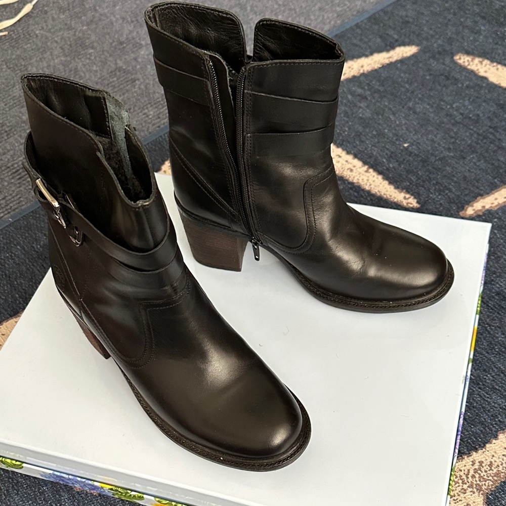 Santana Canada Sefora Heritage Women’s Black Leather Ankle Boots